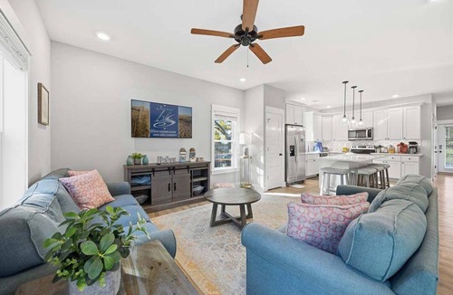 Monteray Shores House | Corolla Mode | 5280 ft to the beach | Private Pool and Community Pool