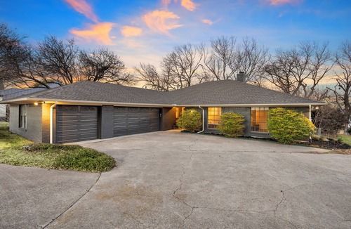 Rowlett House | Cosy Lakefront Home