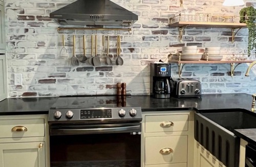 Metropolitan House | Cottage at Verdant House - Starland Arts District in Dtwn Savannah, Pets Welcome