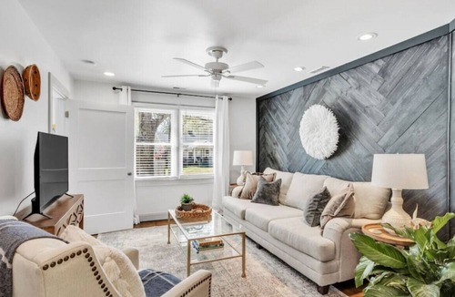 Easley House | ~Cottage Chic~ Monthly Rental 2min to DT Easley!