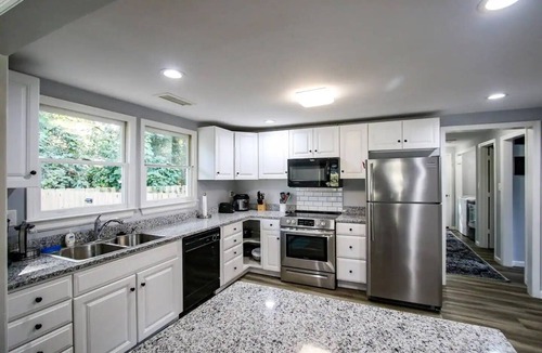Montgomery Cottage | Cottage in Quiet Savannah near Wormsloe + Pets