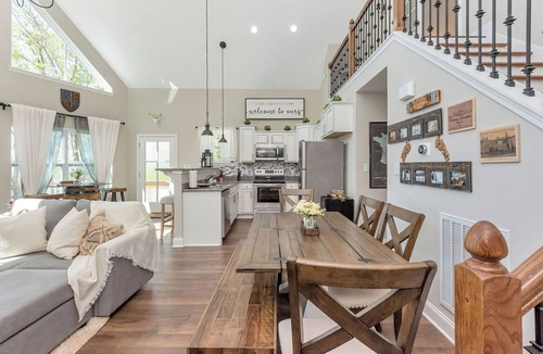Arlington Cottage | Cottage on a Private Vineyard with Scenic Views and Hot Tub