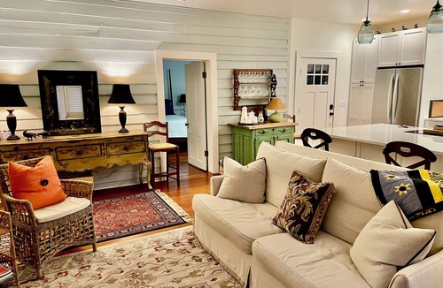 Milton Cottage | "Cottage on the Hill" Milton, NC 2.1 miles to VIR