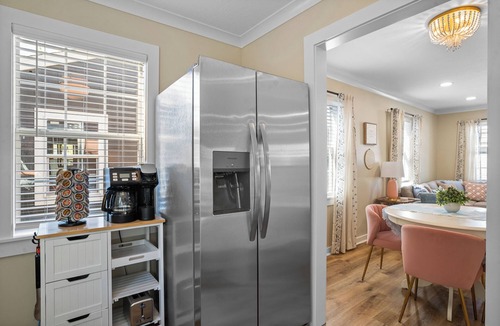 Laurel Cottage | Cottage Row: Daphne