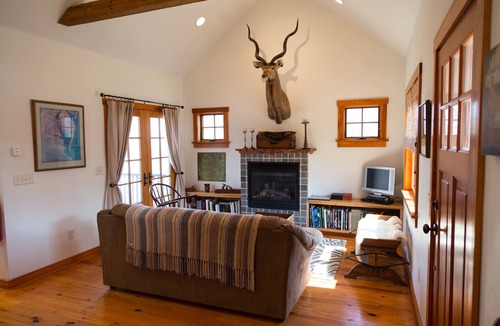 Tolchester Beach Cottage | Cottage within walking distance to the Bay!