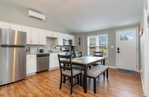 Atlantic Beach House | Cottages @ Pearl Beach -Walk to Beach-Suite C