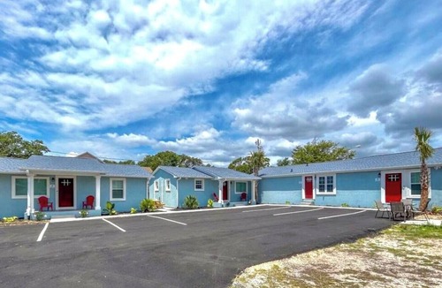 Atlantic Beach House | Cottages @ Pearl Beach -Walk to Beach-Suite C