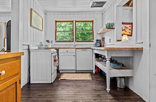 Farmington House | Country 2 BDR Cottage Sleeps 6