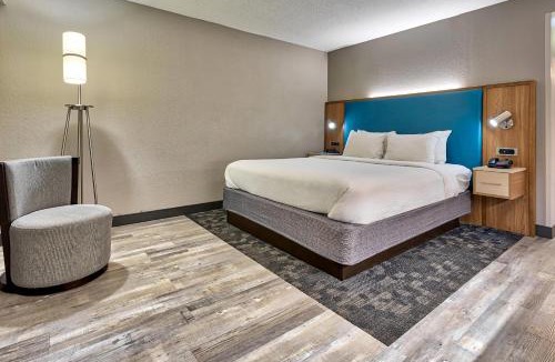 Coliseum Central Hotel | Country Inn & Suites by Radisson, Hampton Coliseum