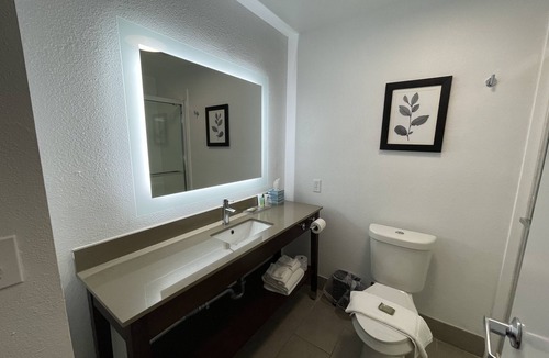 Midway Hotel | Country Inn & Suites by Radisson, Midway - Tallahassee West