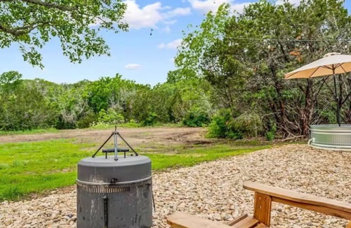 Paluxy Cabin | Country Stay on the Creek- perfect for couples!
