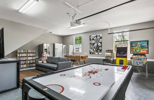 Northside Cottage | Country Villa pool hot tub game room pond