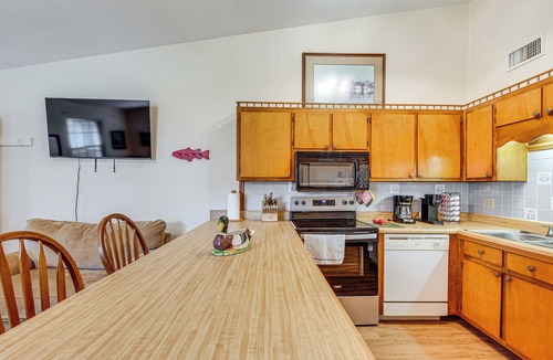 Quincy House | Couples Getaway! Lake Talquin Townhome w/Deck