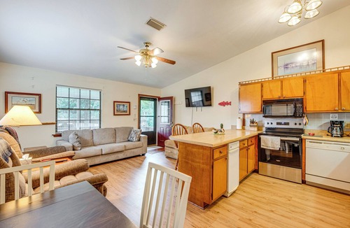 Quincy House | Couples Getaway! Lake Talquin Townhome w/Deck