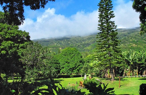 Hana Apartment | Couples & Honeymooners. Privacy & Romance! 7 Sacred Pools