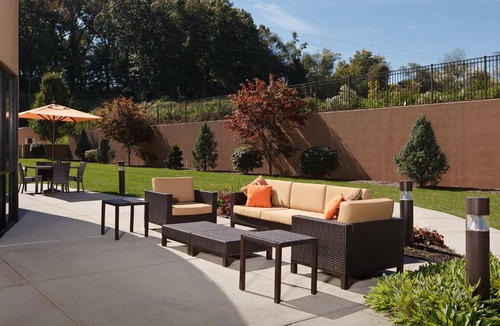Harrisburg Hotel | Courtyard by Marriott Harrisburg Hershey