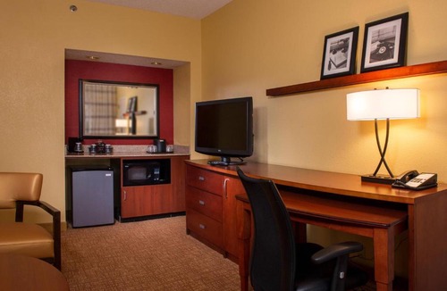 Richmond Hotel | Courtyard by Marriott Richmond West