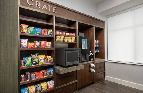 Old West Broad Neighborhood Hotel | Courtyard by Marriott Savannah Downtown/Historic District
