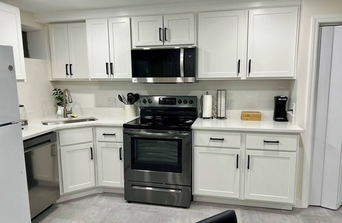 Rosaryville Apartment | Cozy 1-bedroom apartment in brilliant Cheltenham with WiFi, AC