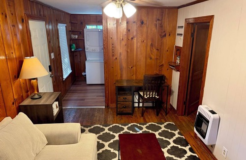 Brownwood Apartment | Cozy 1-bedroom apartment in nice Brownwood with AC