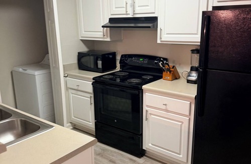 Belmont Apartment | Cozy 1-bedroom apartment in beautiful Lithonia with AC and gym access