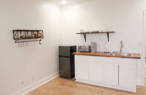 Moultrie Apartment | Cozy 1-bedroom apartment in downtown Moultrie.