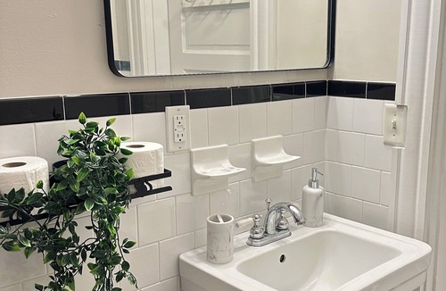 Fan District Apartment | Cozy 1-bedroom apartment in beautiful Fan District