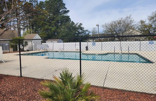 Garden City Condo | Cozy 1-bedroom condo in terrific Surfside Beach with AC