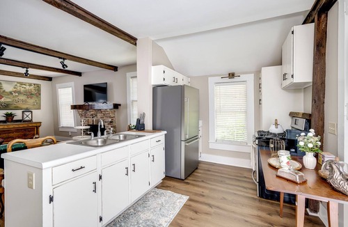 Aiken Cottage | Cozy 1-bedroom cottage in delightful Aiken you can walk to shops.