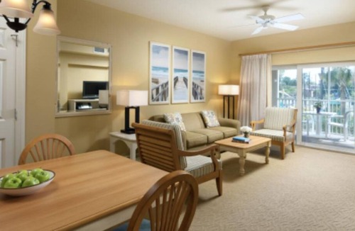 Myrtle Beach Resort | Cozy 1-bedroom resort in soothing Myrtle Beach with fitness room, WiFi, pools.