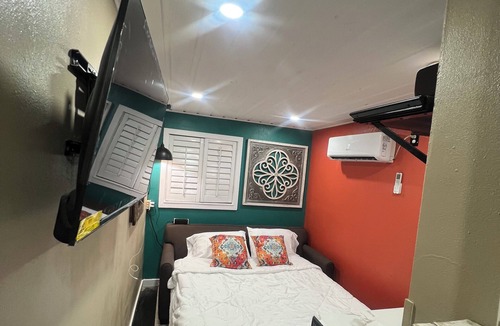 Pleasant Grove Apartment | Cozy 1-bedroom studio in lovely Dallas with AC