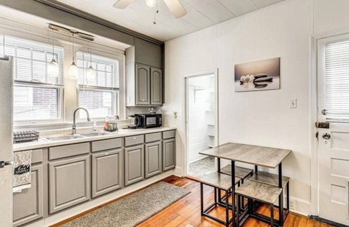 Winston - Salem House | Cozy 1930s Craftsman Home! 10mins to WF Baptist Hospital and universities!
