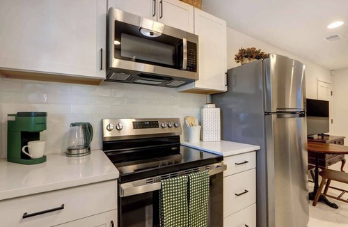 Thomas Square Apartment | Cozy 1BR/1BA Carriage House in Historic Savannah