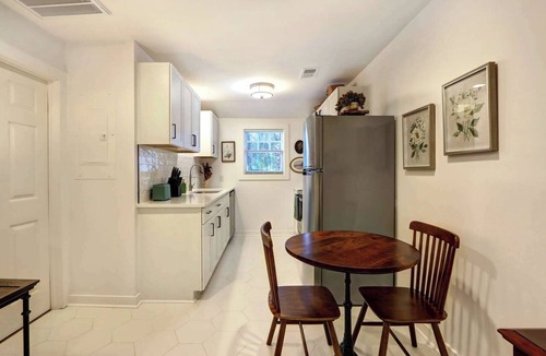 Thomas Square Apartment | Cozy 1BR/1BA Carriage House in Historic Savannah
