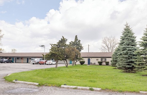 Riverview Apartment | Cozy 1BR Apt | AC and Parking | Brownstown