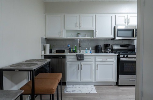 West Campus Apartment | Cozy 1BR - Minutes to Downtown Austin & UT