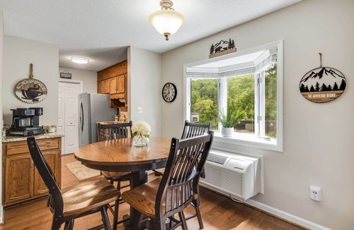 Blowing Rock Condo | Cozy 1st Floor, Walk to Main, Fireplace, King Beds