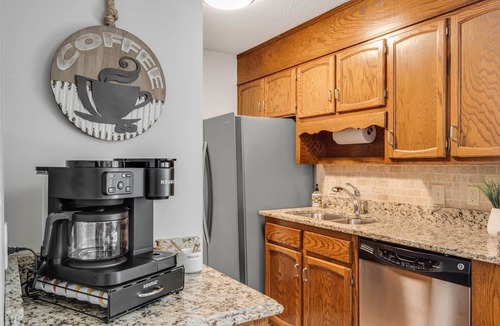 Blowing Rock Condo | Cozy 1st Floor, Walk to Main, Fireplace, King Beds
