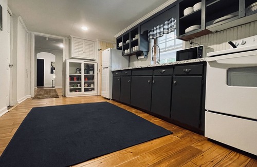 Waterloo House | Cozy 2 Bd Cottage in Lake Greenwood Community