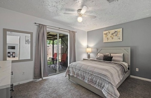 Spring House | Cozy 2 Bed 1 Bath Home near IAH