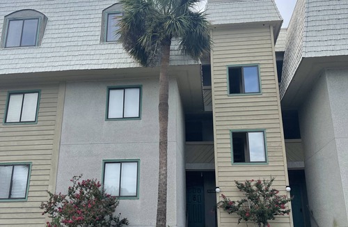 Saint Helena Island Villa | Cozy 2 Bedroom Villa on Fripp Island