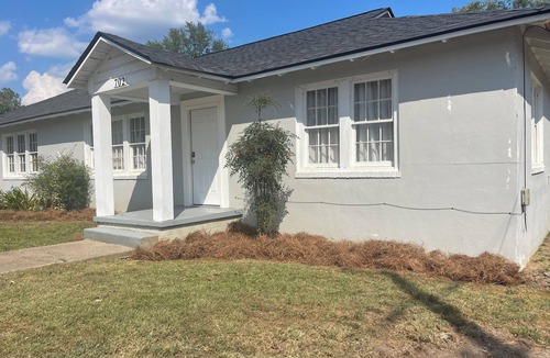 Douglas House | Cozy 2 bedroom & 1 bath spacious duplex in Quiet Neighbor