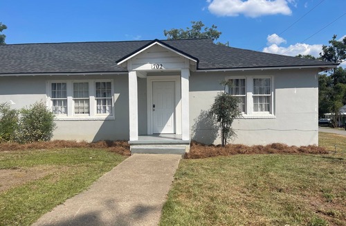 Douglas House | Cozy 2 bedroom & 1 bath spacious duplex in Quiet Neighbor