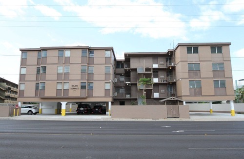 Diamond Head - Kapahulu - St. Louis Apartment | Cozy 2-bedroom apartment in charming Honolulu with WiFi, AC and parking
