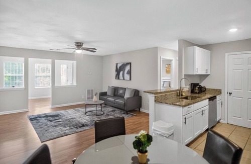 Savannah Apartment | Cozy 2 Bedroom Apartment Stay