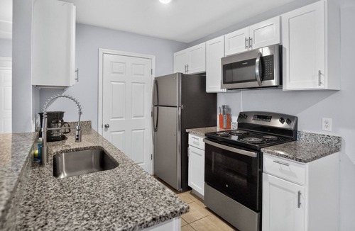 Savannah Apartment | Cozy 2 Bedroom Apartment Stay