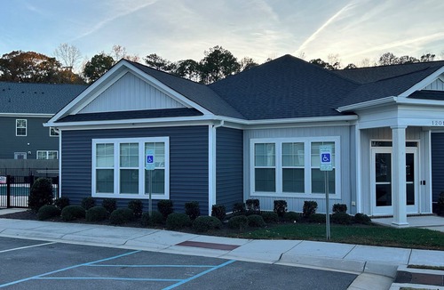 Chesapeake Condo | Cozy 2-bedroom condo in wonderful Chesapeake with fitness room, WiFi