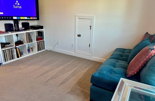 Chesapeake Condo | Cozy 2-bedroom condo in wonderful Chesapeake with fitness room, WiFi