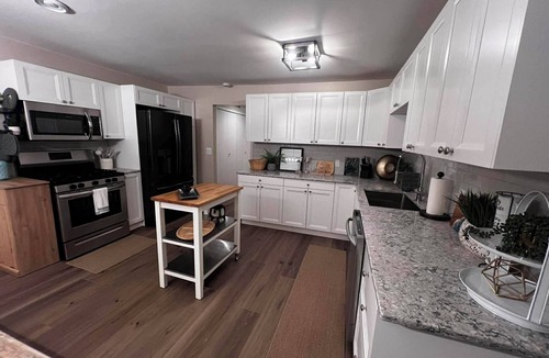 Algonac House | Cozy 2 bedroom corner canal cottage in gorgeous Algonac with AC.