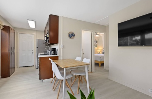 Lanikai Cottage | Cozy 2 Bedroom Cottage - Steps from the Beach